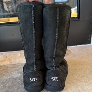 UGG Black Suede Shearling-Lined Boots size 2 fair condition